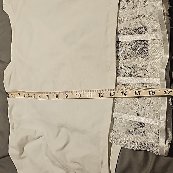 White blouse - Picture 6 of 7